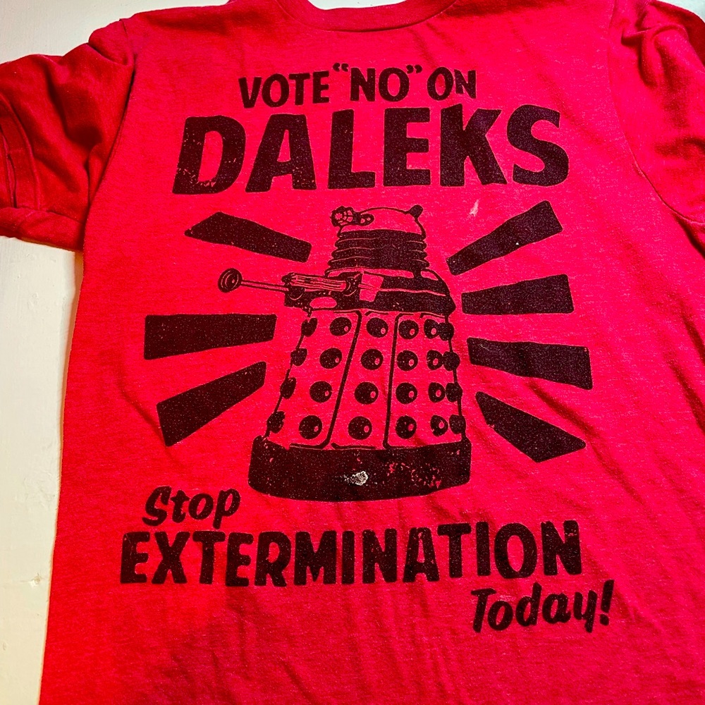 Attn Dr Who fans. Vote No on daleks t-shirt.
Men’s small.